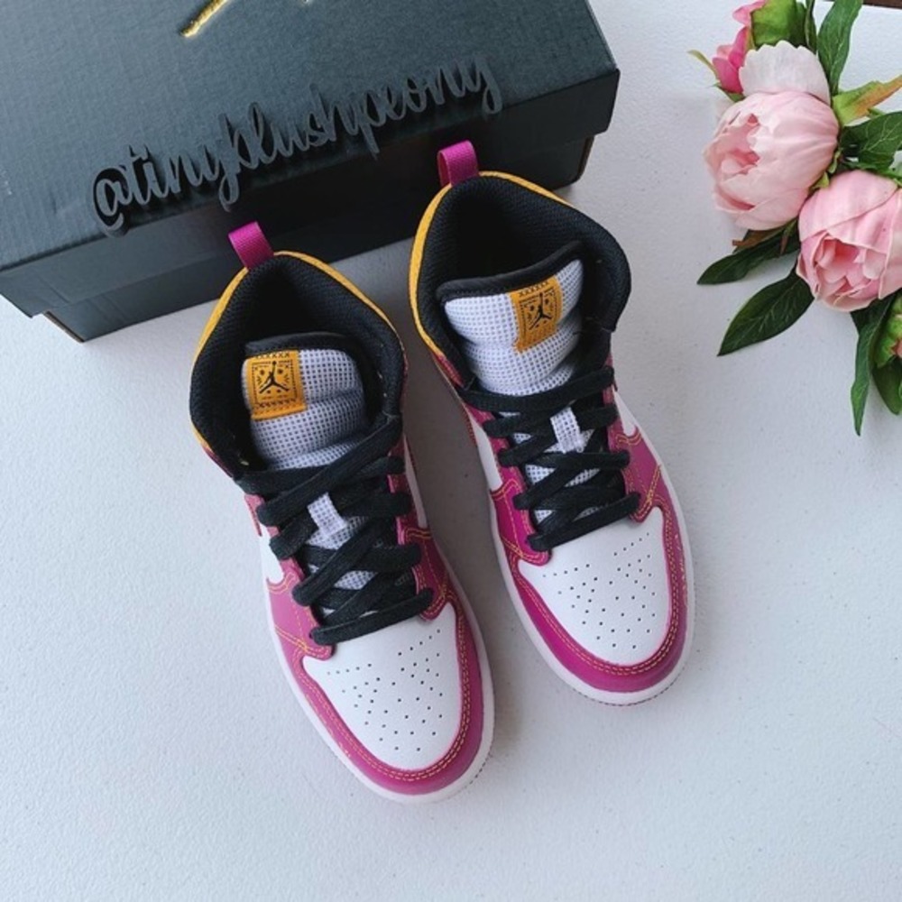 Jordan 1 Mid Familia DOD NWT - Picture 5 of 11